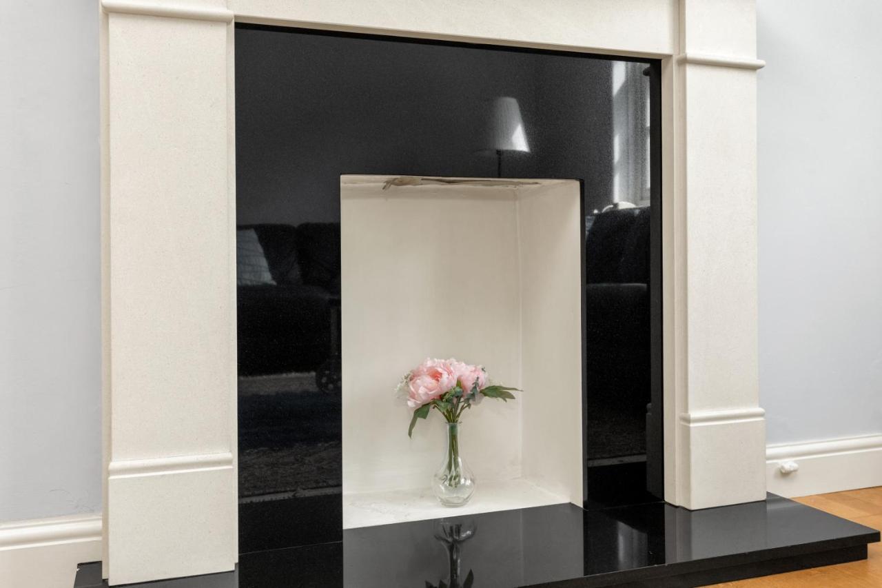 Apartment Entire Flat In Heart Of Chelsea Hosted By Zahra *
