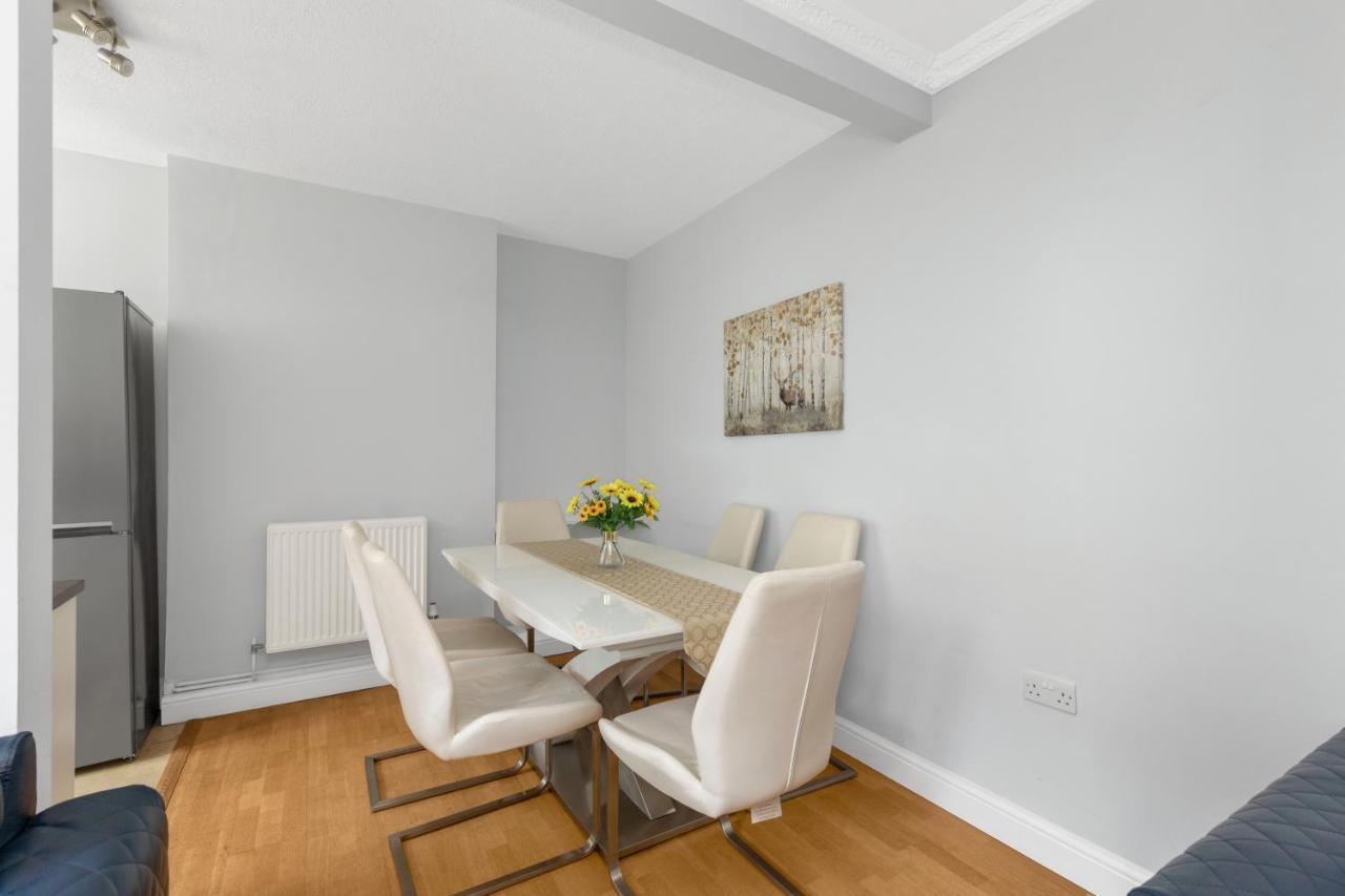 Apartment Entire Flat In Heart Of Chelsea Hosted By Zahra *