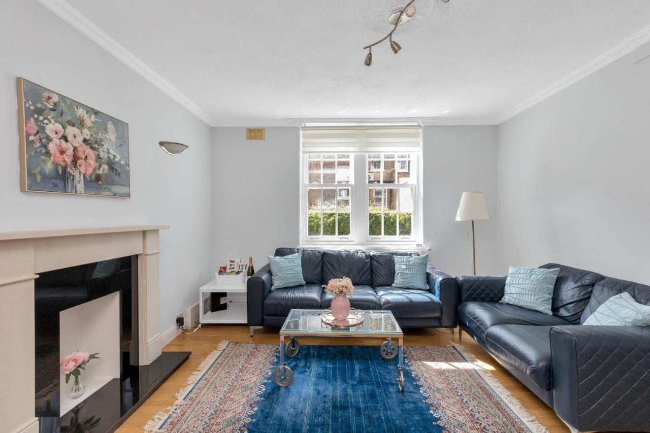 Entire Flat In Heart Of Chelsea Hosted By Zahra * London