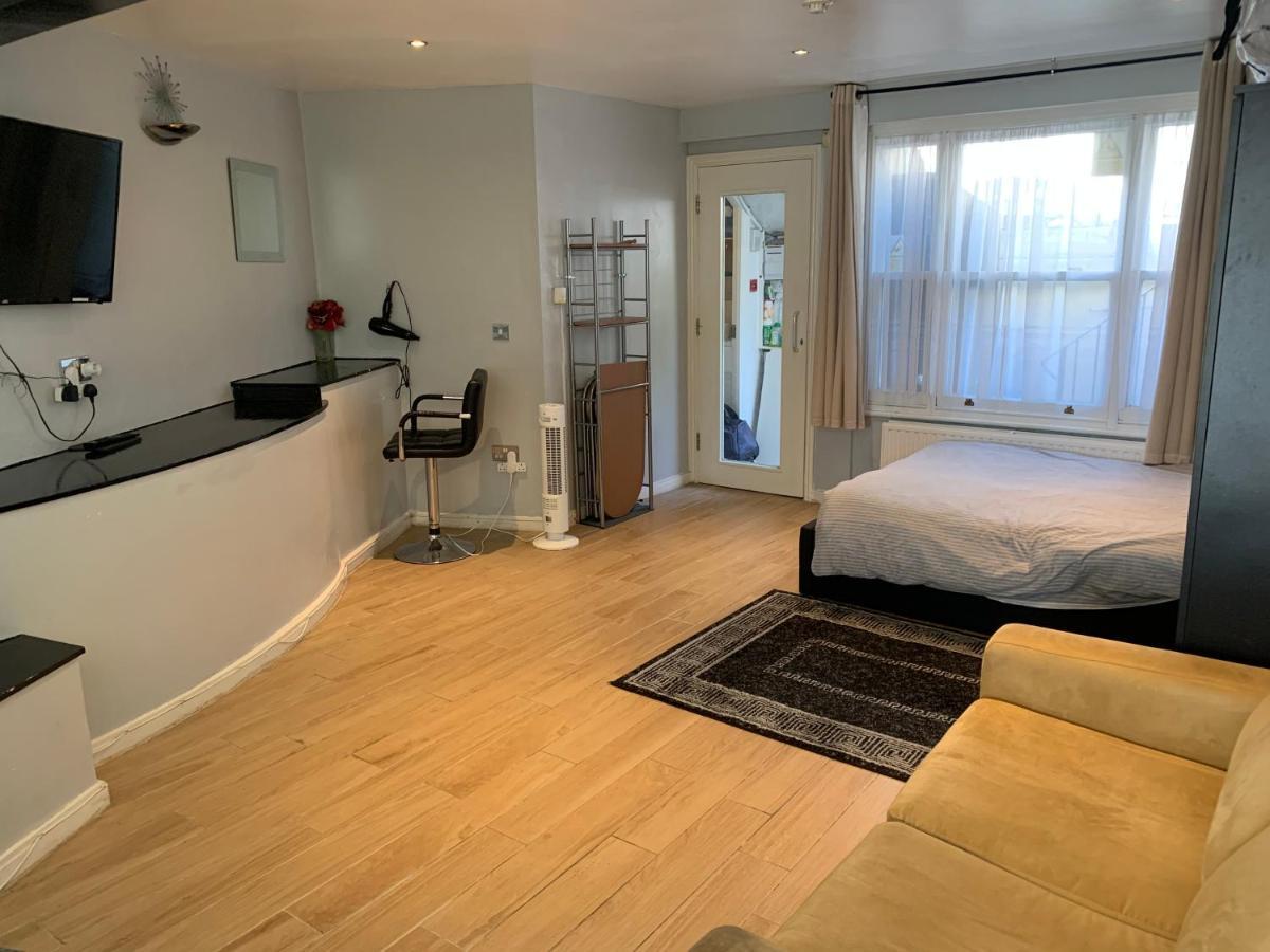 Leilighet - Entire Lower Ground Floor - Only 7 Mins Walk Kings Cross St Pancras Station