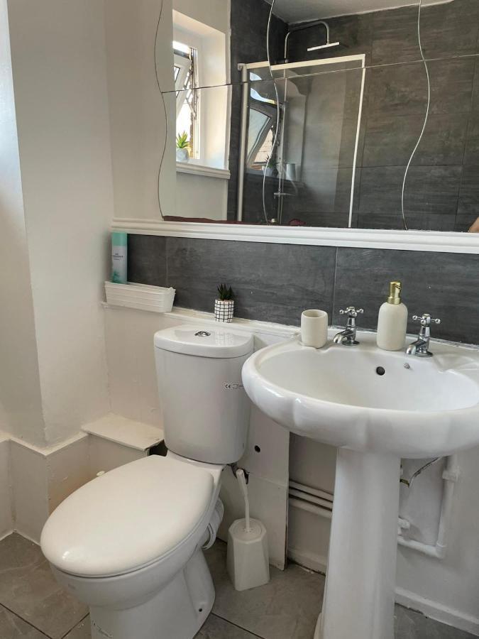 Single And Doubles Close To Homestay London
