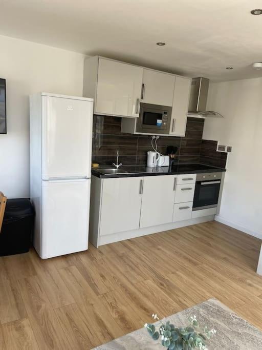 Apartment Flat 5 Latchmere, 2 Bedroom, 1 And A Half Bathrooms Flat London