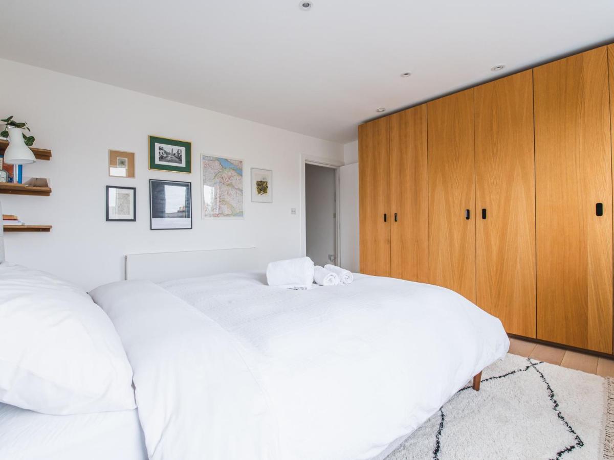 Holiday home Pass The Keys Peckham House With Garden