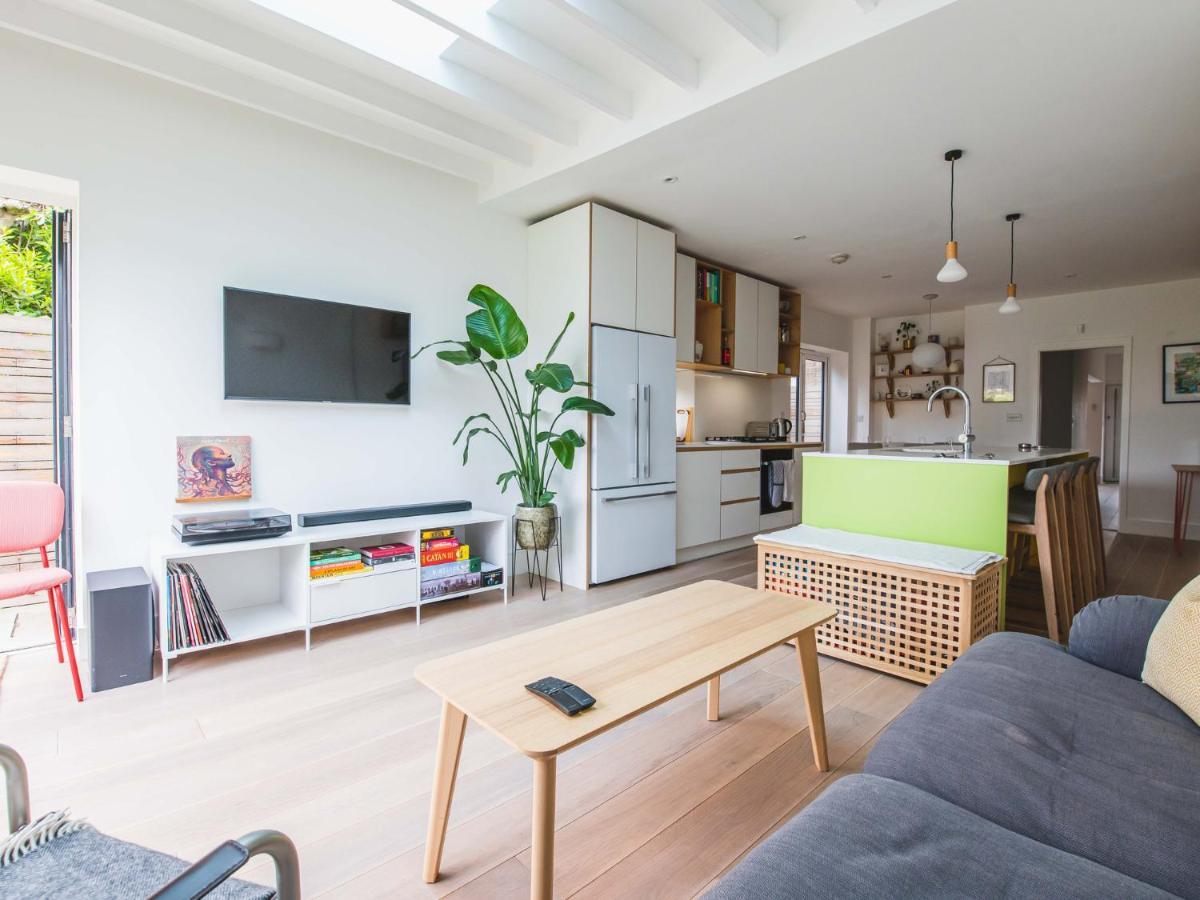 Holiday home Pass The Keys Peckham House With Garden *