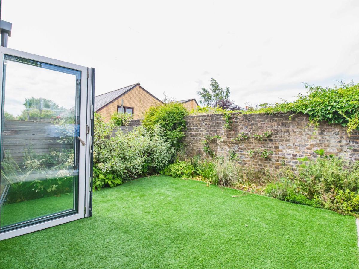 Holiday home Pass The Keys Peckham House With Garden London