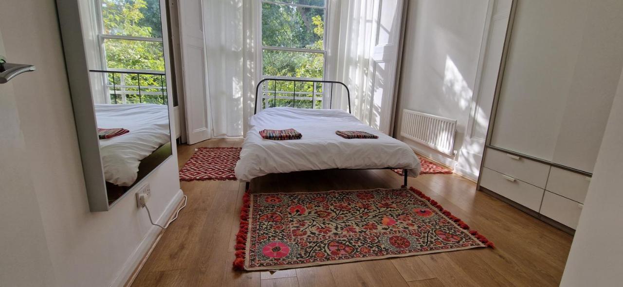 Primrose Hill - Charming, Cosy, 2 Double Bedrooms Leilighet