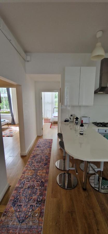 Primrose Hill - Charming, Cosy, 2 Double Bedrooms Leilighet