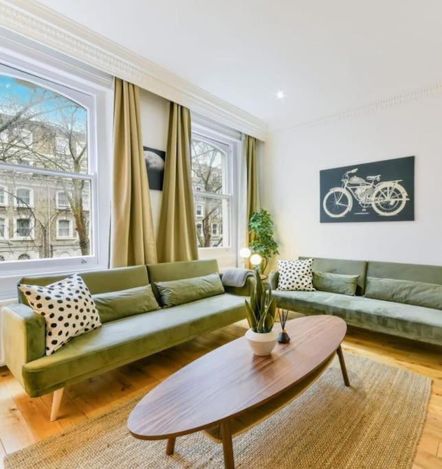 Knightsbridge Stylish Two Bedroom Appartement Londen