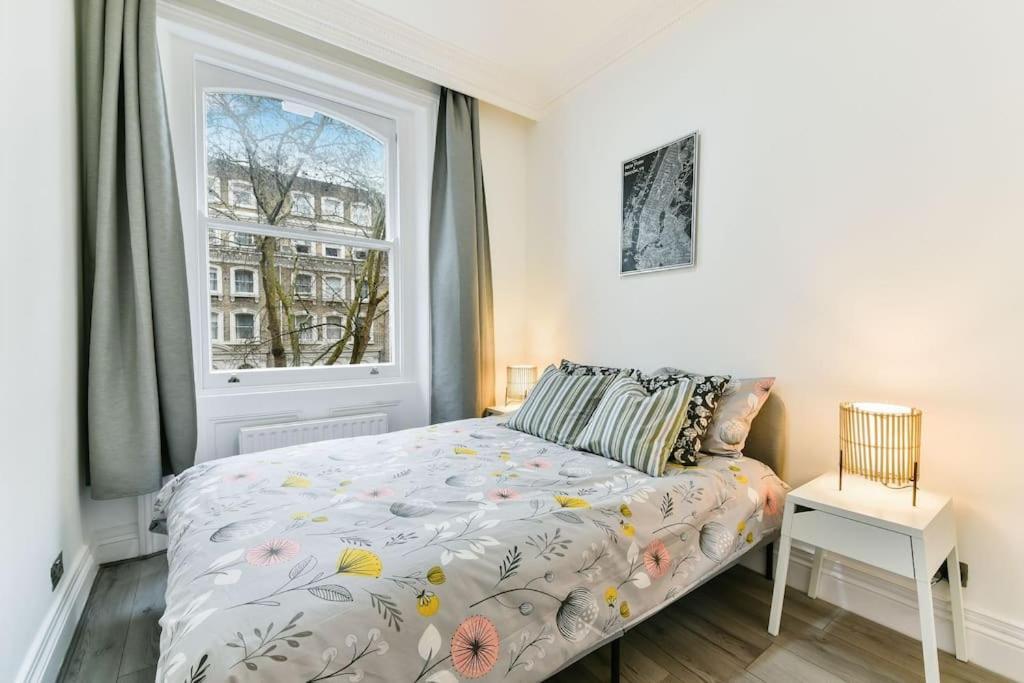 Knightsbridge Stylish Two Bedroom Appartement