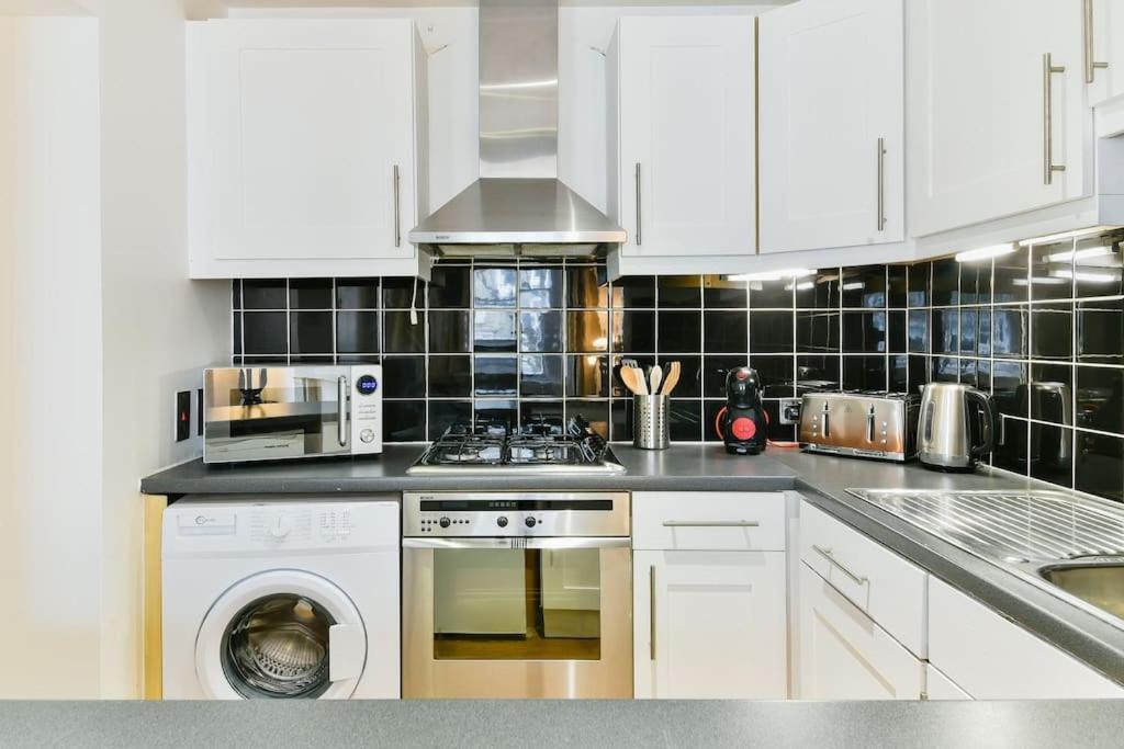 Knightsbridge Stylish Two Bedroom Appartement Londen