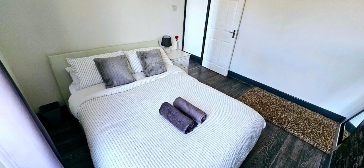 3 Bedroom House In Tottenham 10 Mins Walk From Seven Sisters Station London
