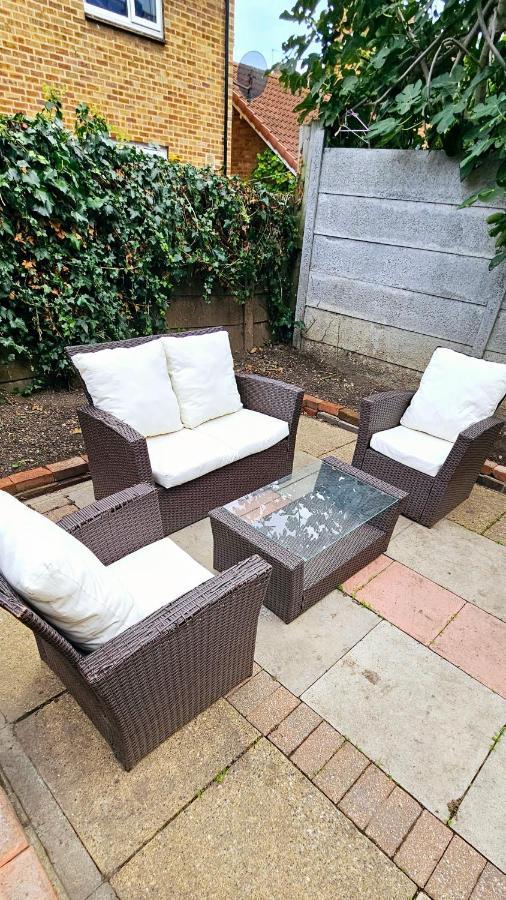 3 Bedroom House In Tottenham 10 Mins Walk From Seven Sisters Station Apartment *