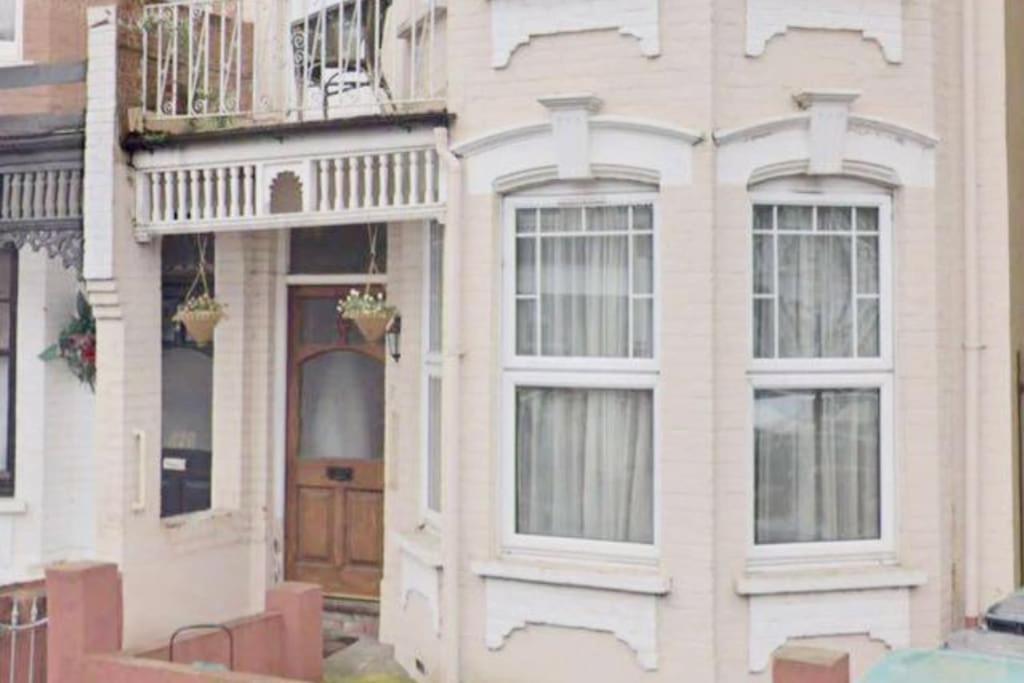 A Beautiful Four Bedroom Family * London