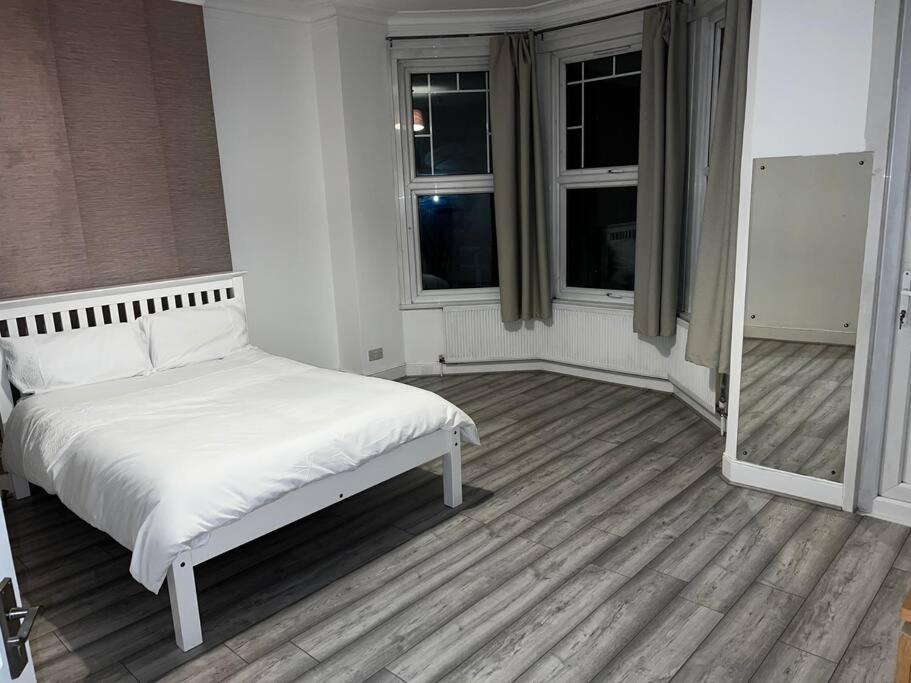Holiday home A Beautiful Four Bedroom Family *