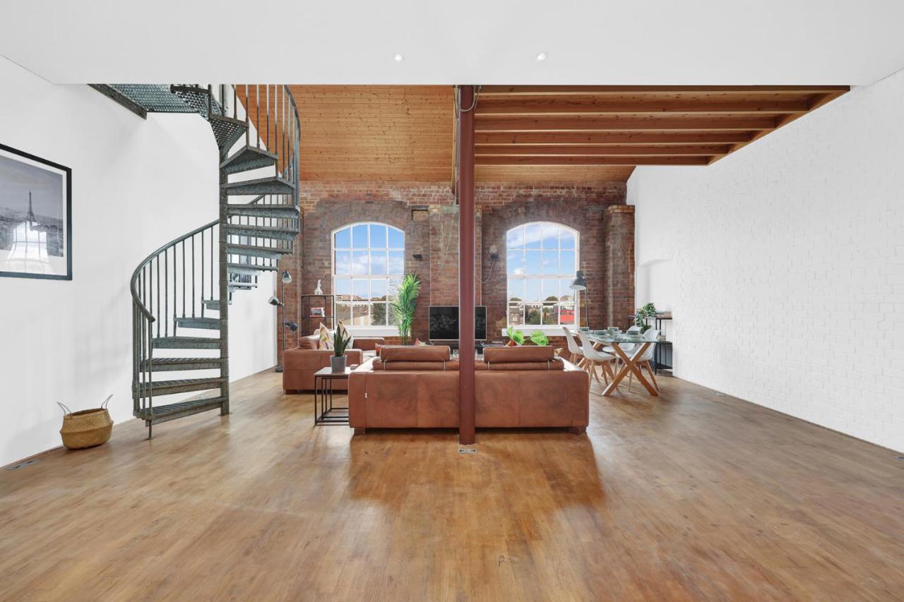 Large Industrial Style 2 Bedroom Short Term & Flexible Renting Canary Wharf With Free Wifi Appartement *