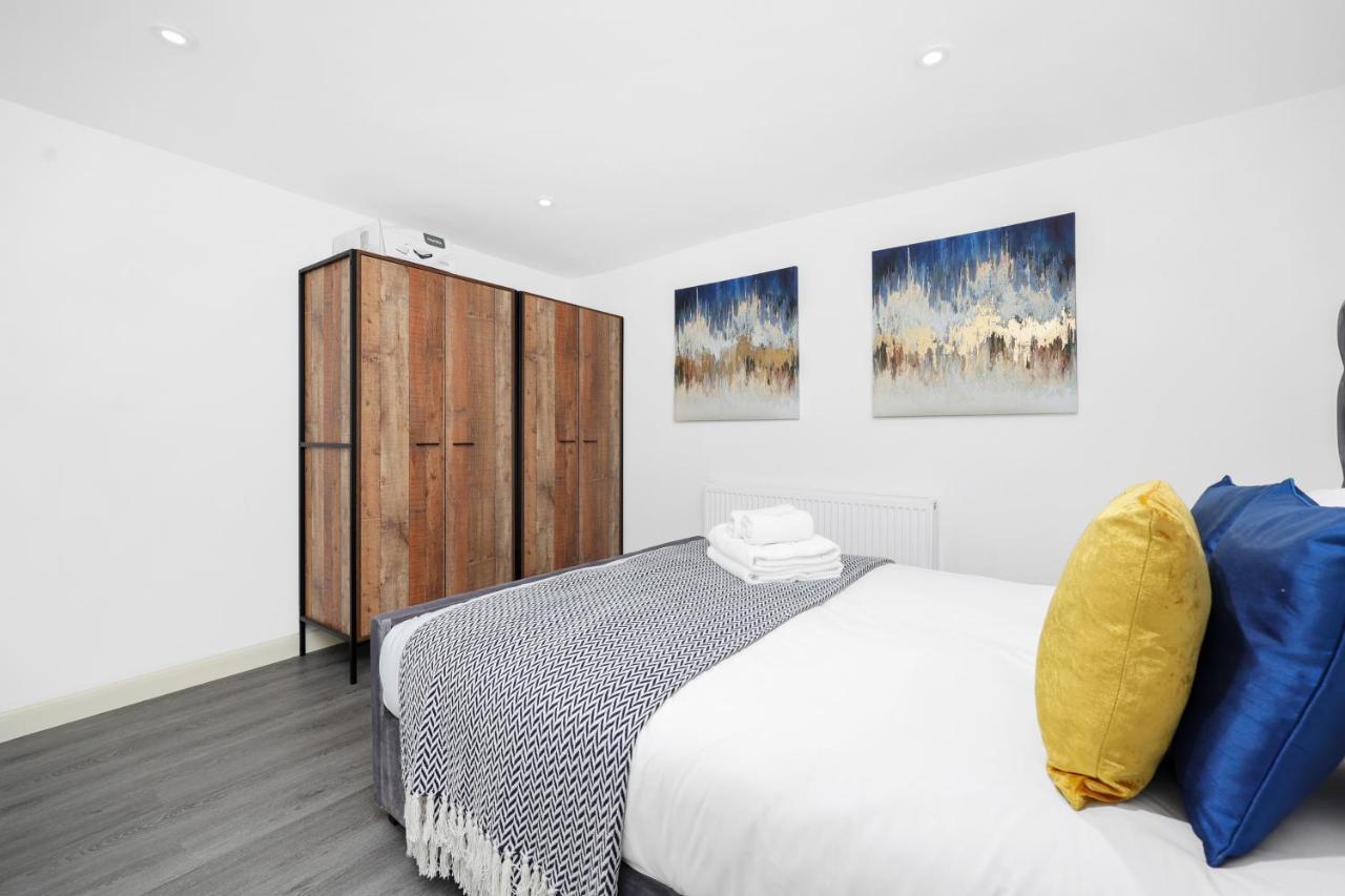 2 Bed Basement Short Term & Flexible Renting Shoreditch With Free Wifi ! London