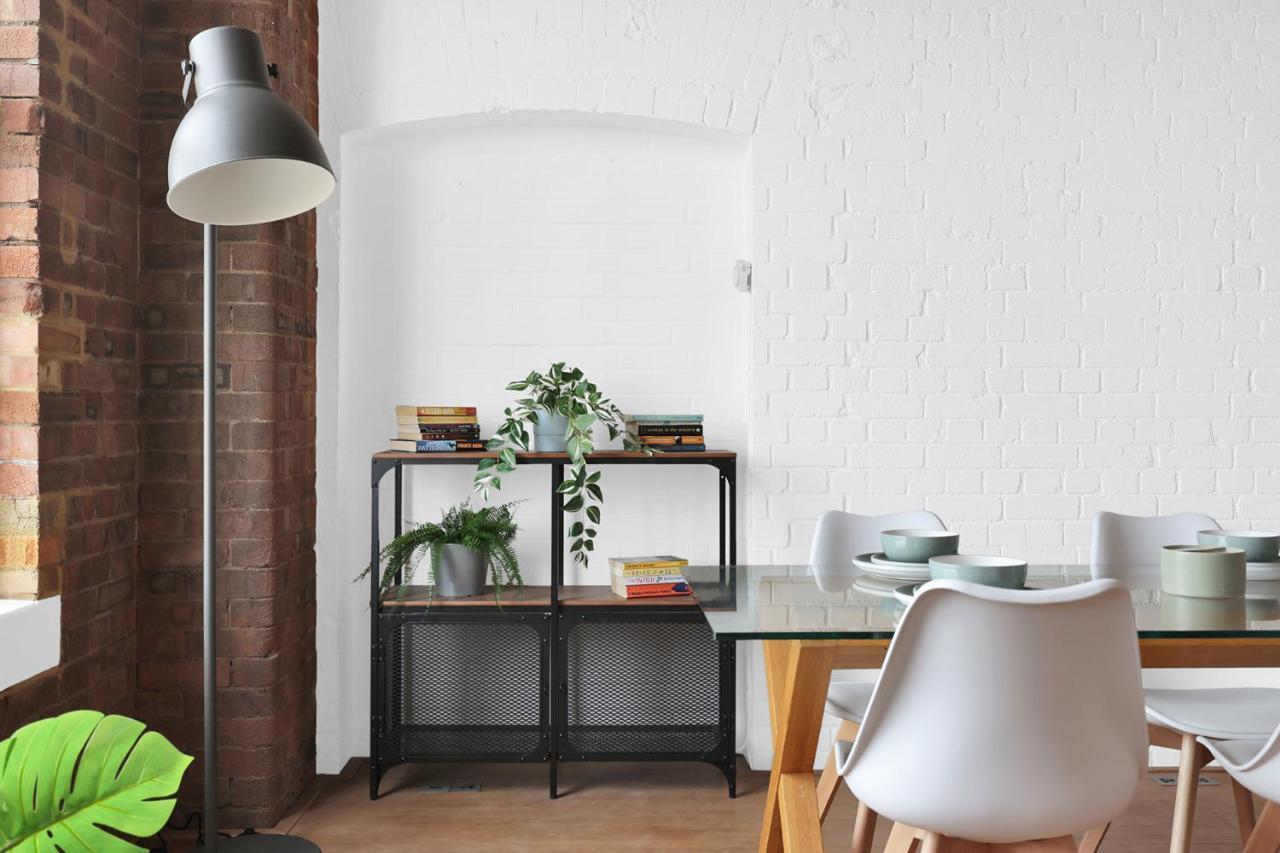 Large Industrial Style 2 Bedroom Short Term & Flexible Renting Canary Wharf With Free Wifi Appartement