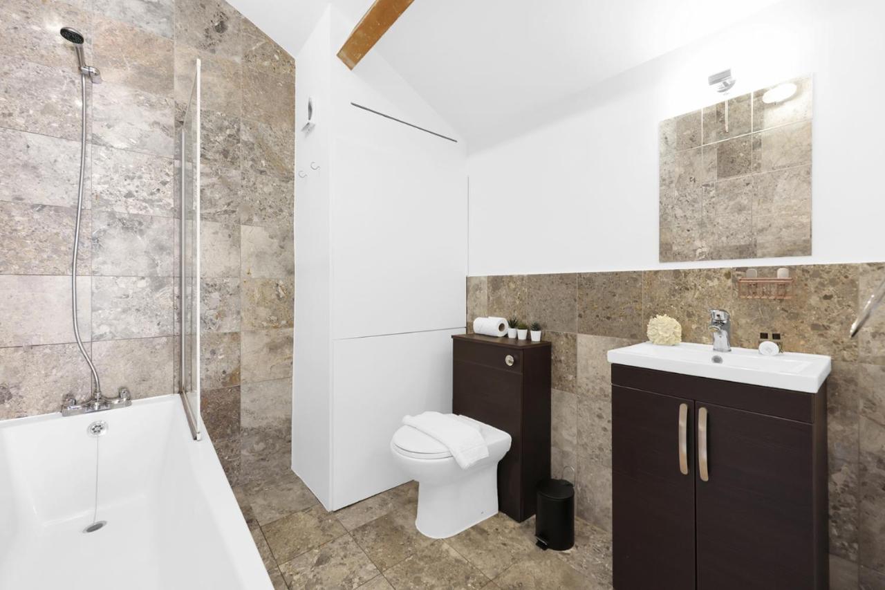 Appartement Large Industrial Style 2 Bedroom Short Term & Flexible Renting Canary Wharf With Free Wifi Londen