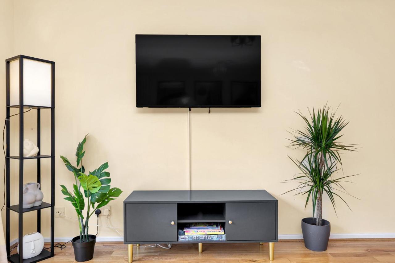 Apartment Charming 3 Bedroom House Short Term & Flexible Renting Canary Wharf With Free Wifi & Garden