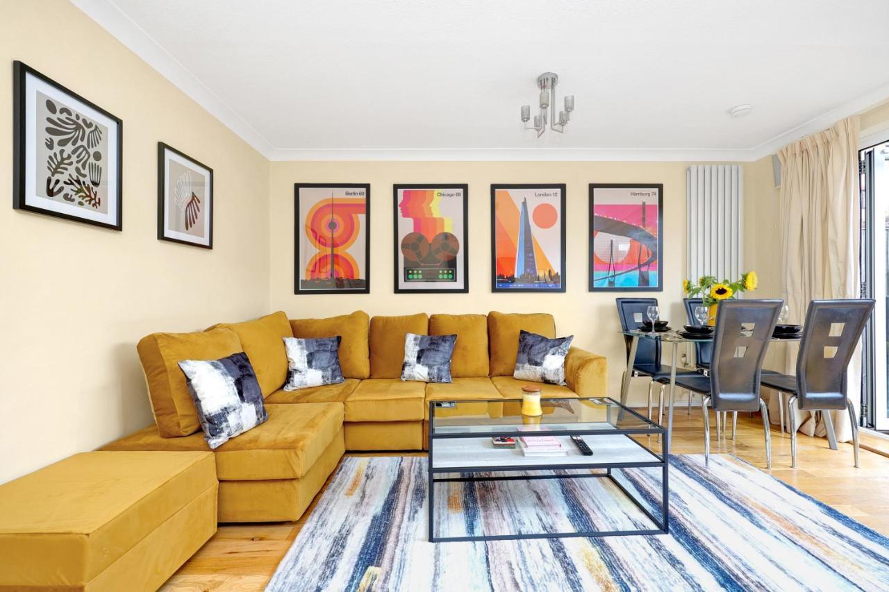 Charming 3 Bedroom House Short Term & Flexible Renting Canary Wharf With Free Wifi & Garden *