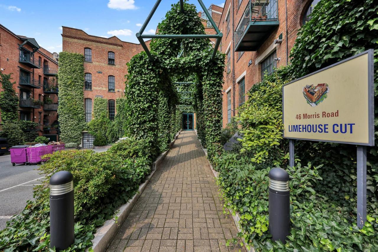 Large Industrial Style 2 Bedroom Short Term & Flexible Renting Canary Wharf With Free Wifi Appartement Londen
