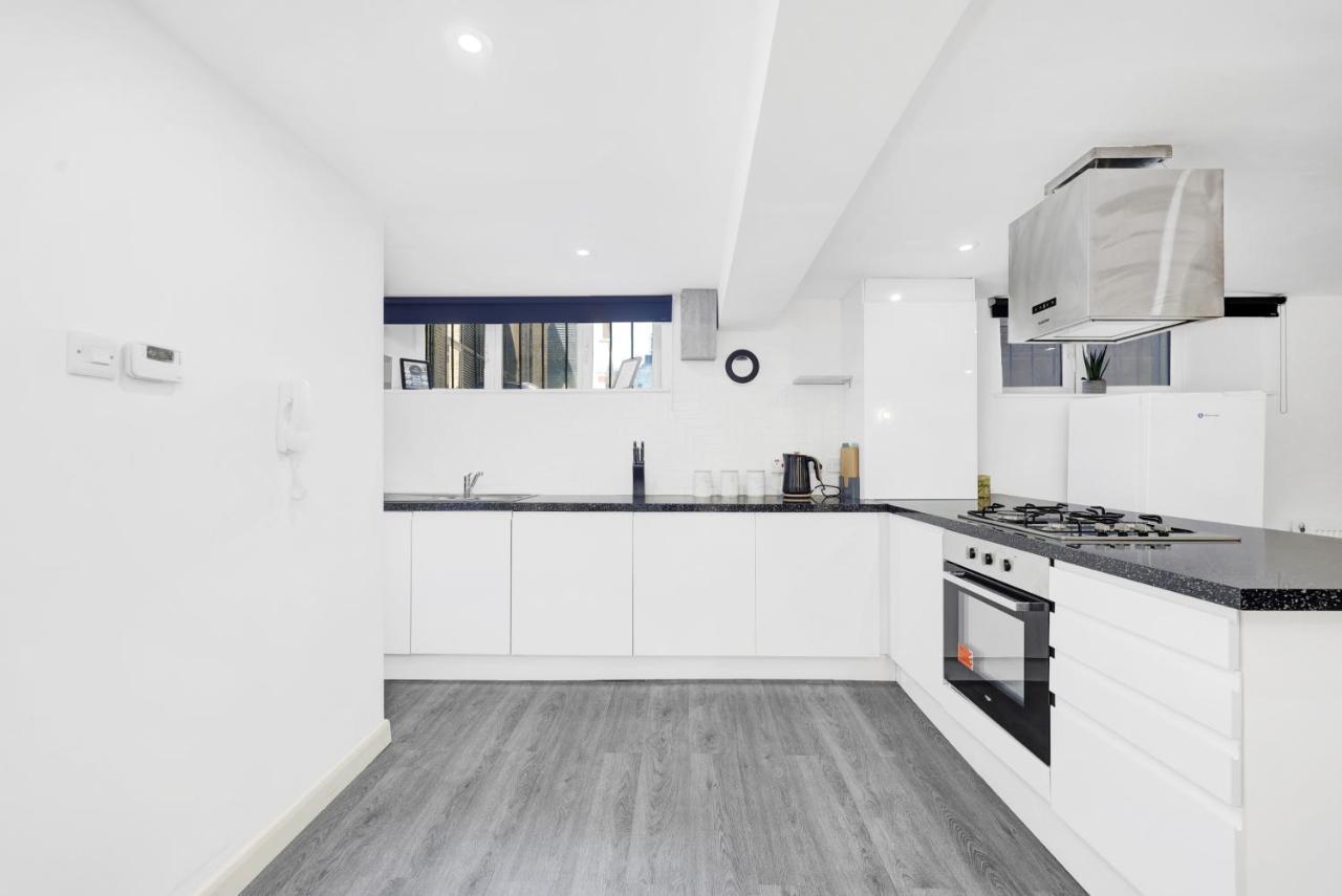 Apartment 2 Bed Basement Short Term & Flexible Renting Shoreditch With Free Wifi ! London