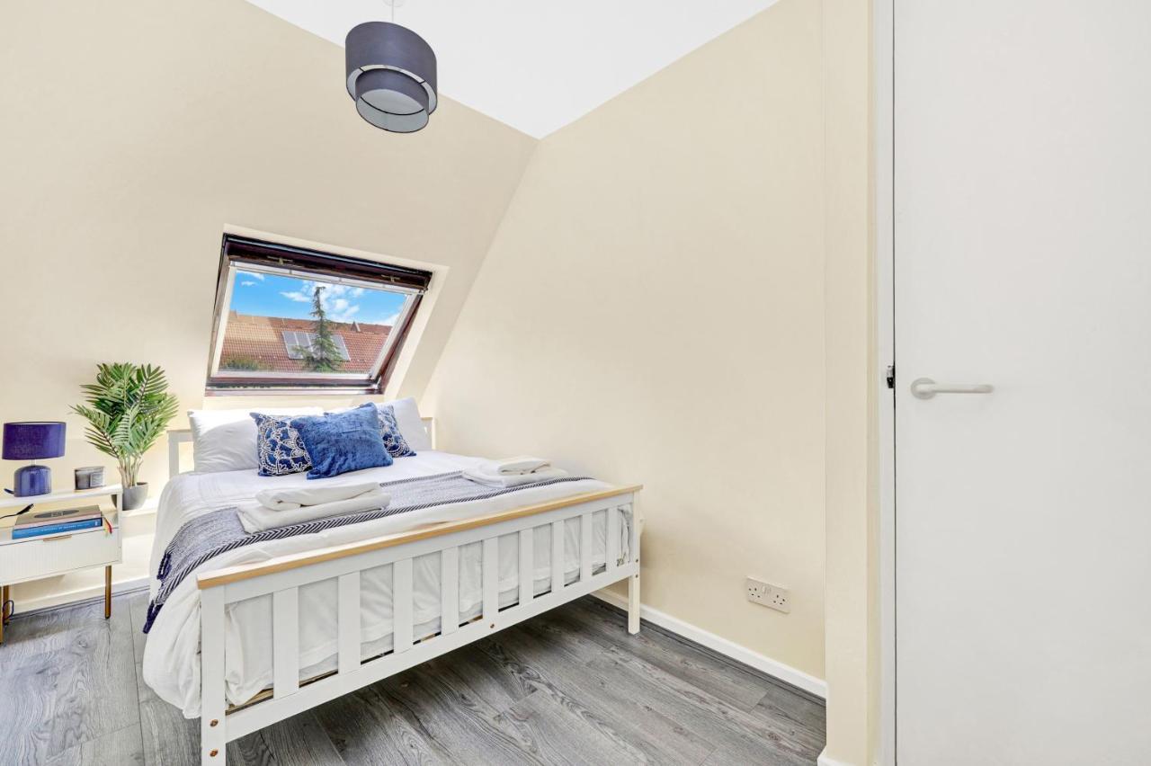 Apartment Charming 3 Bedroom House Short Term & Flexible Renting Canary Wharf With Free Wifi & Garden