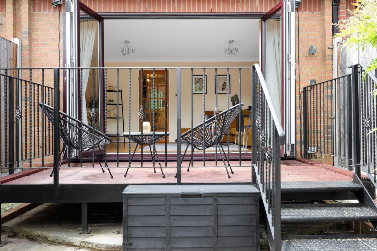 Apartment Charming 3 Bedroom House Short Term & Flexible Renting Canary Wharf With Free Wifi & Garden London