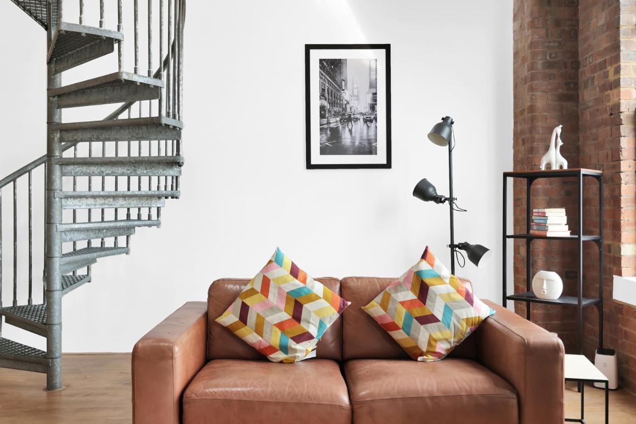 Large Industrial Style 2 Bedroom Short Term & Flexible Renting Canary Wharf With Free Wifi Appartement