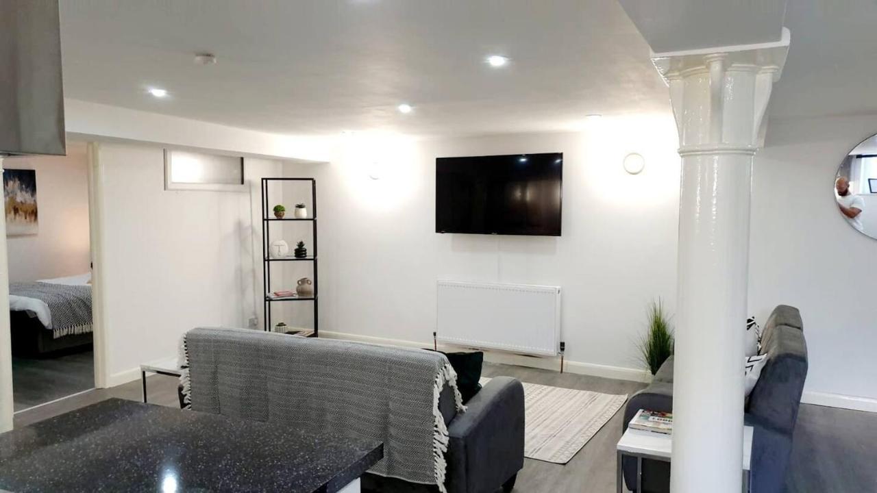 2 Bed Basement Short Term & Flexible Renting Shoreditch With Free Wifi ! Apartment *
