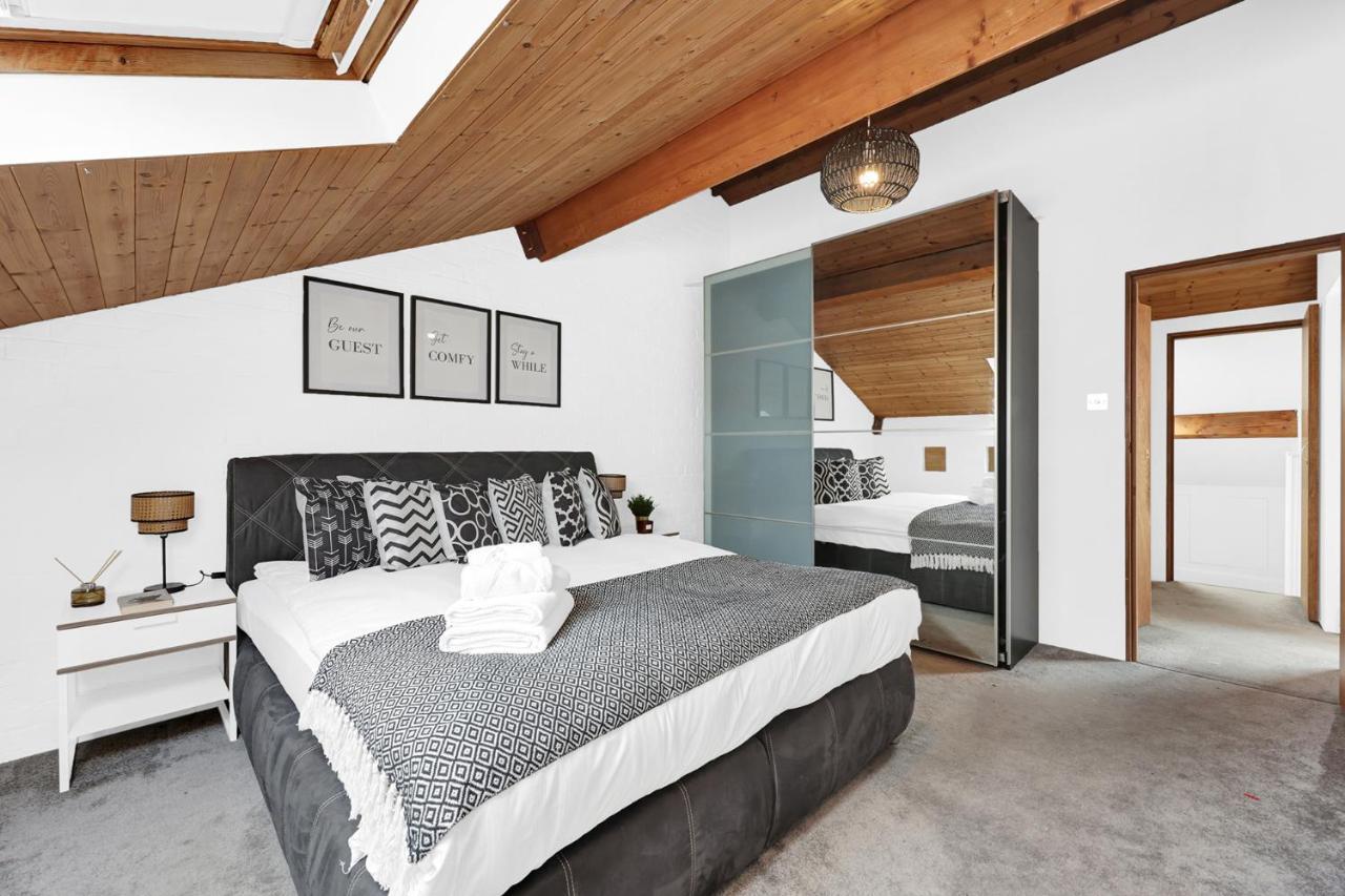 Large Industrial Style 2 Bedroom Short Term & Flexible Renting Canary Wharf With Free Wifi Appartement Londen