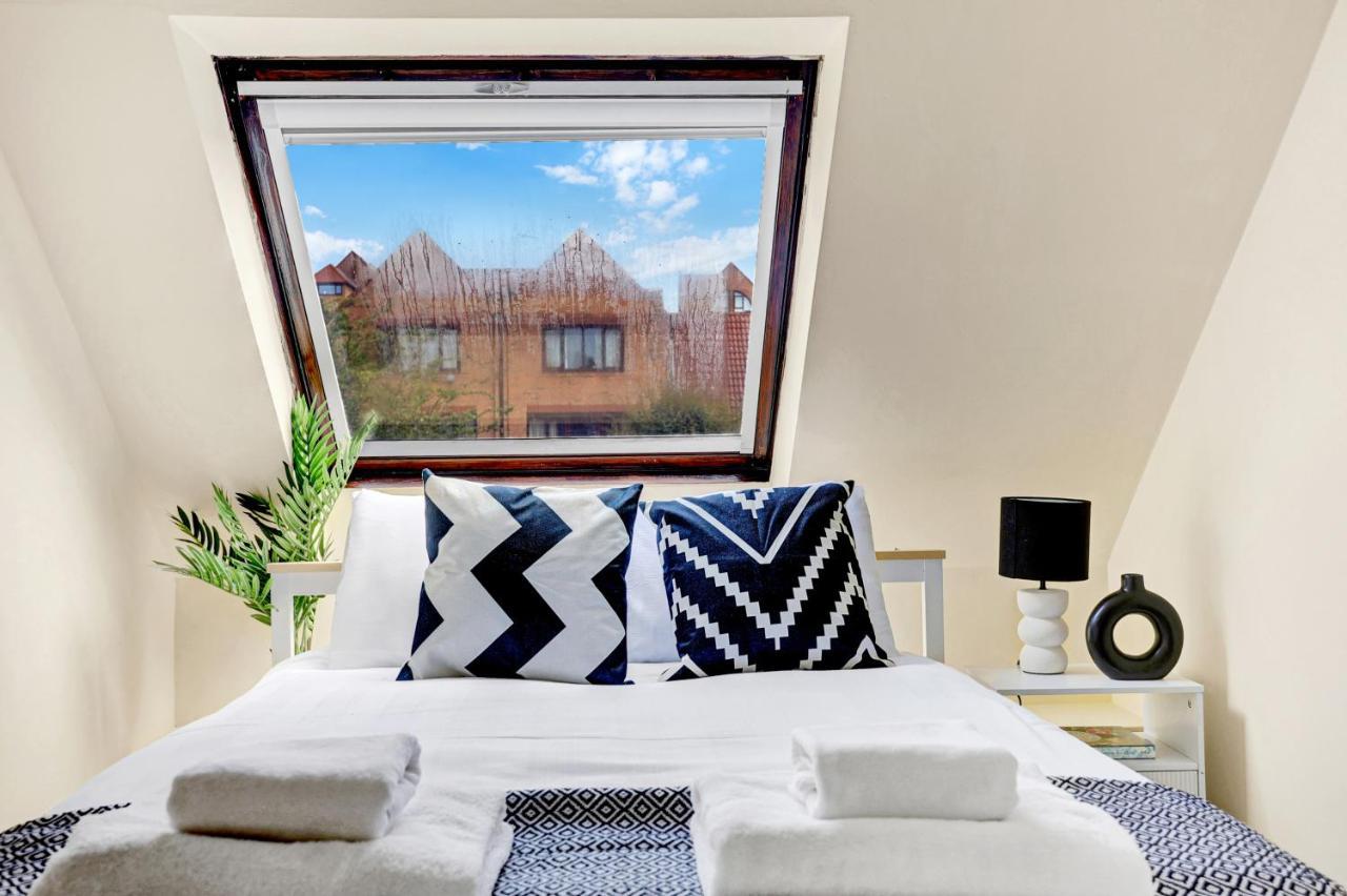 Apartment Charming 3 Bedroom House Short Term & Flexible Renting Canary Wharf With Free Wifi & Garden