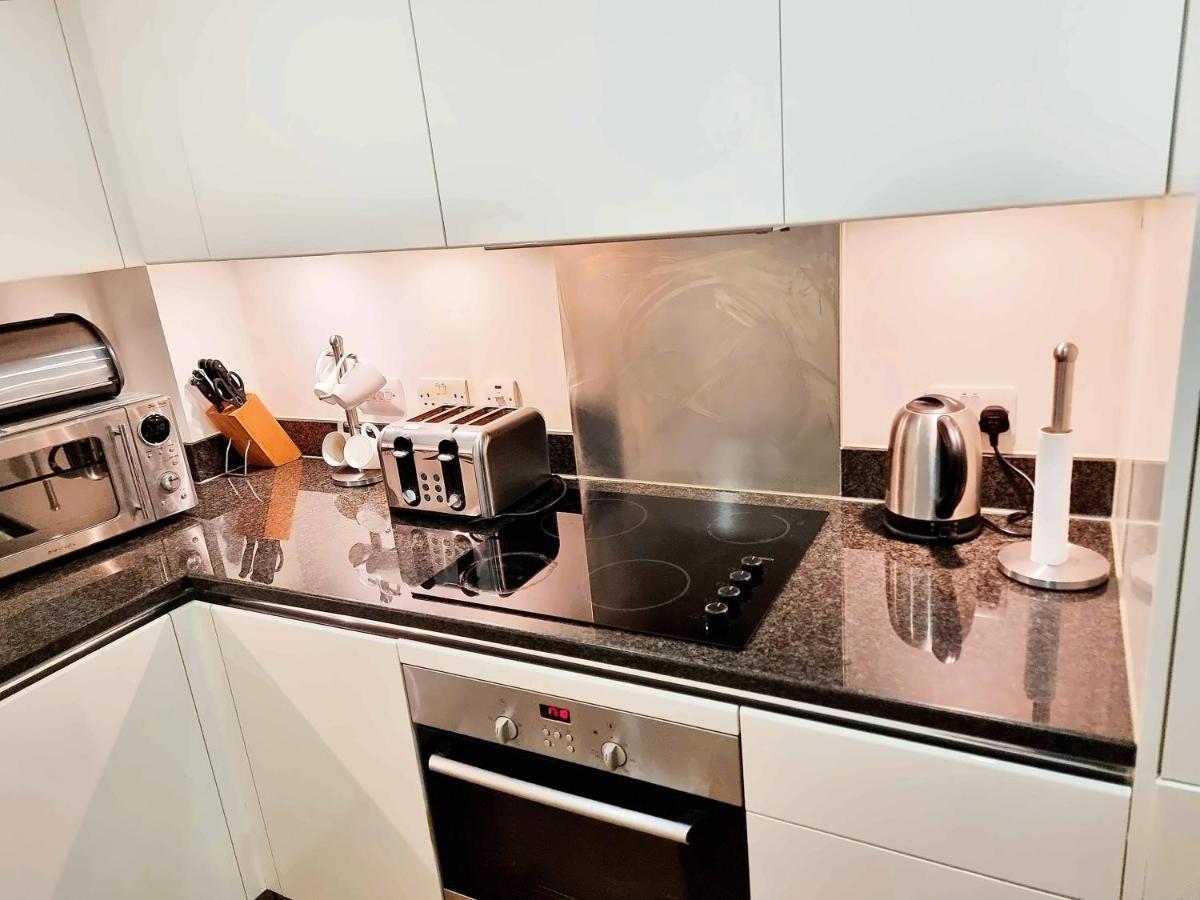Your Riverside 2 With Private Balcony Apartment *