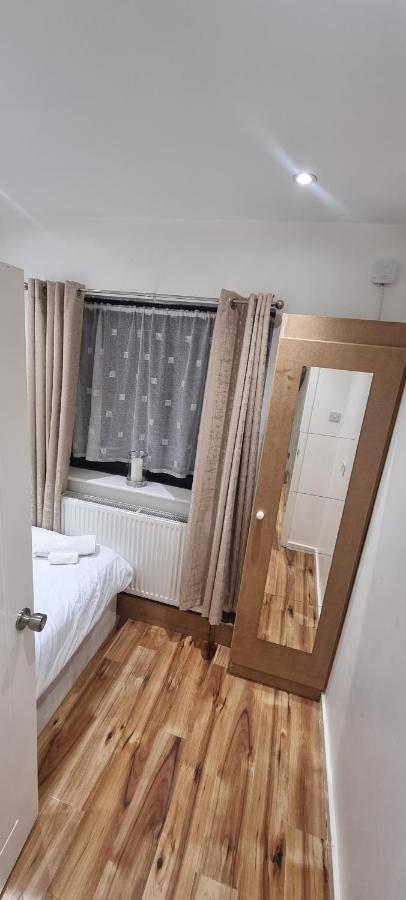 Beautiful With Free On Street Parking In Sydenham Accommodatie bij particulieren Londen