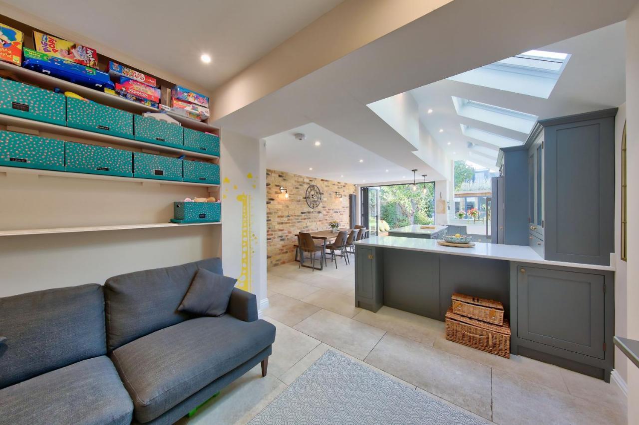 Family 4-bed House & Secluded Garden - Wimbledon *