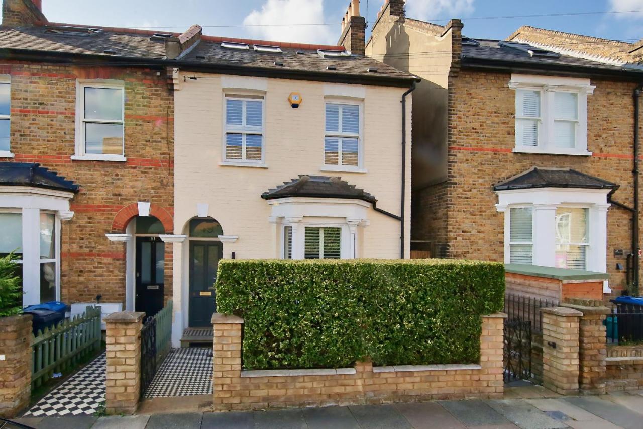 Family 4-bed House & Secluded Garden - Wimbledon *