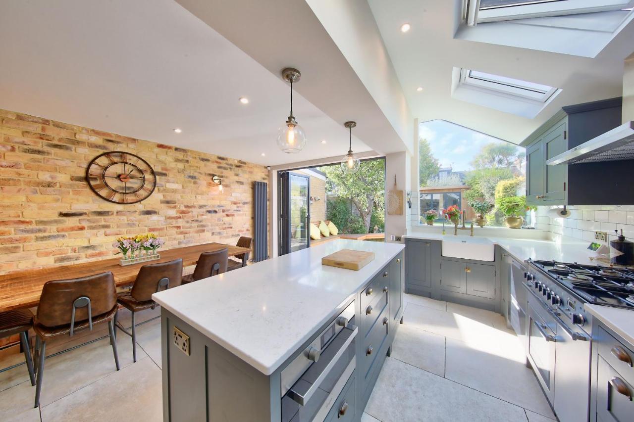 Family 4-bed House & Secluded Garden - Wimbledon