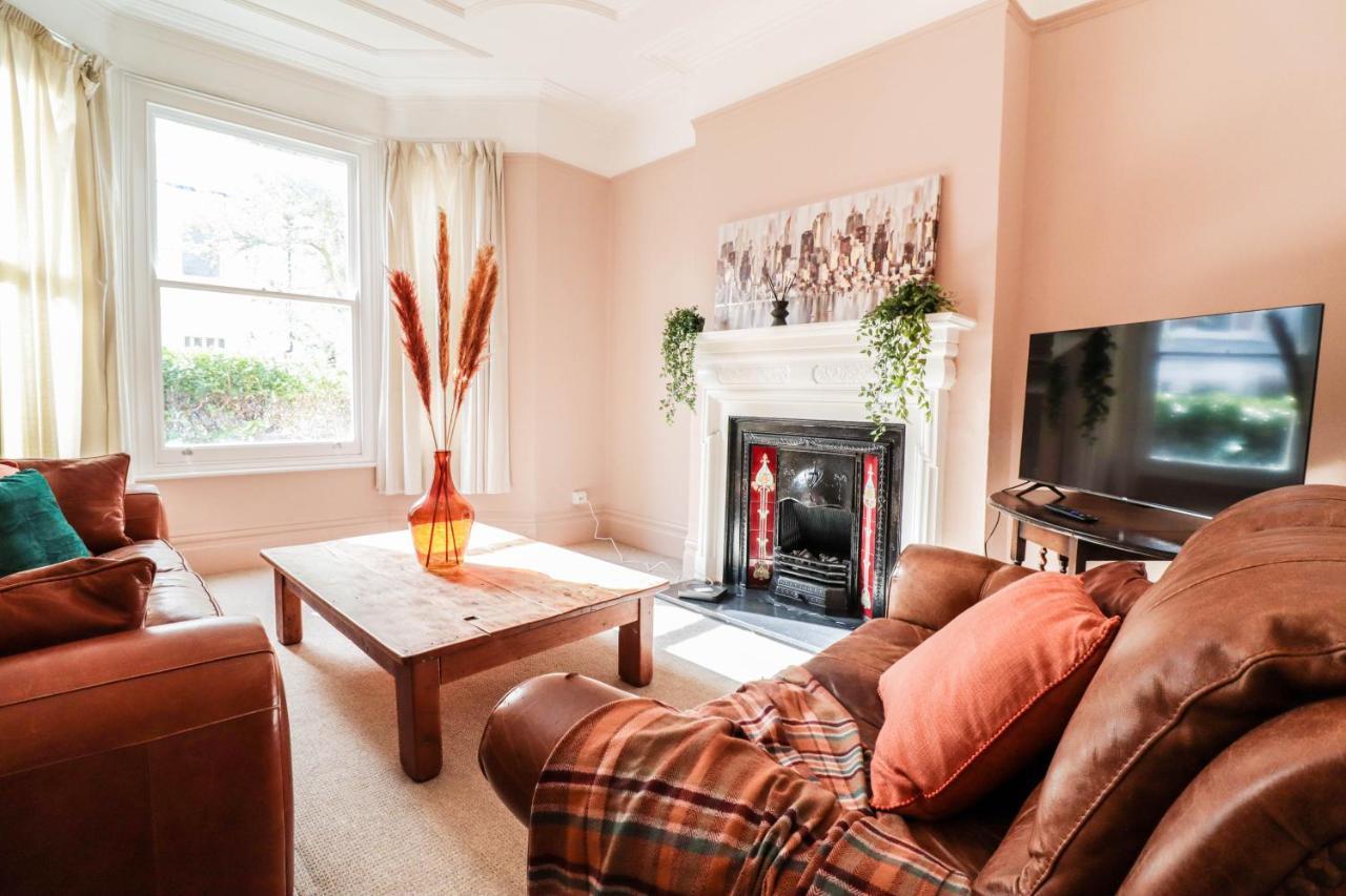 Stunning 5 Bed House In Clapham - Free Wifi! London