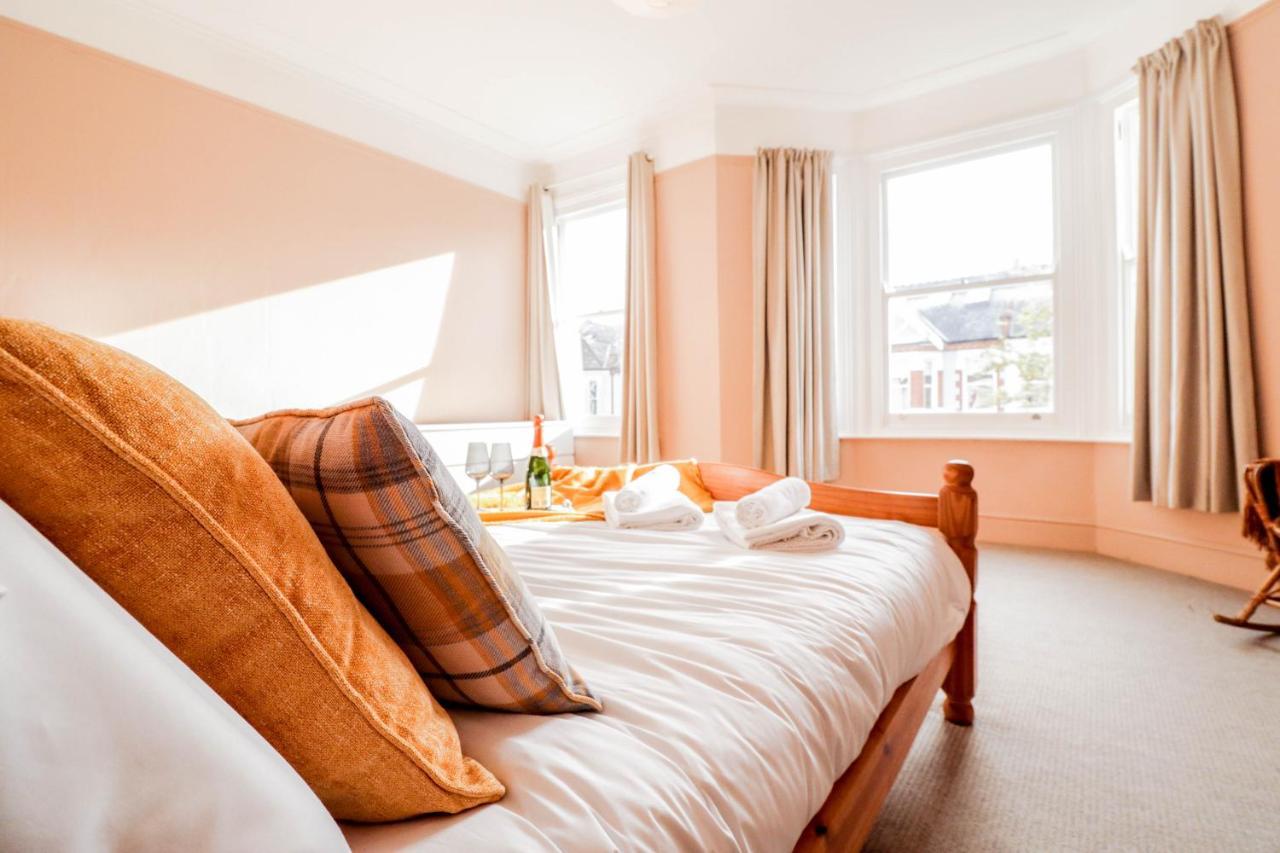 Holiday home Stunning 5 Bed House In Clapham - Free Wifi! London