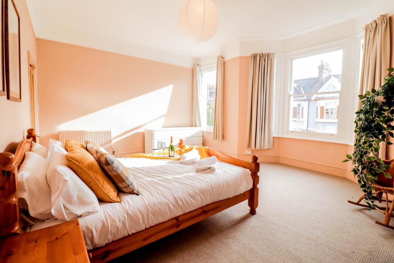 Stunning 5 Bed House In Clapham - Free Wifi! London