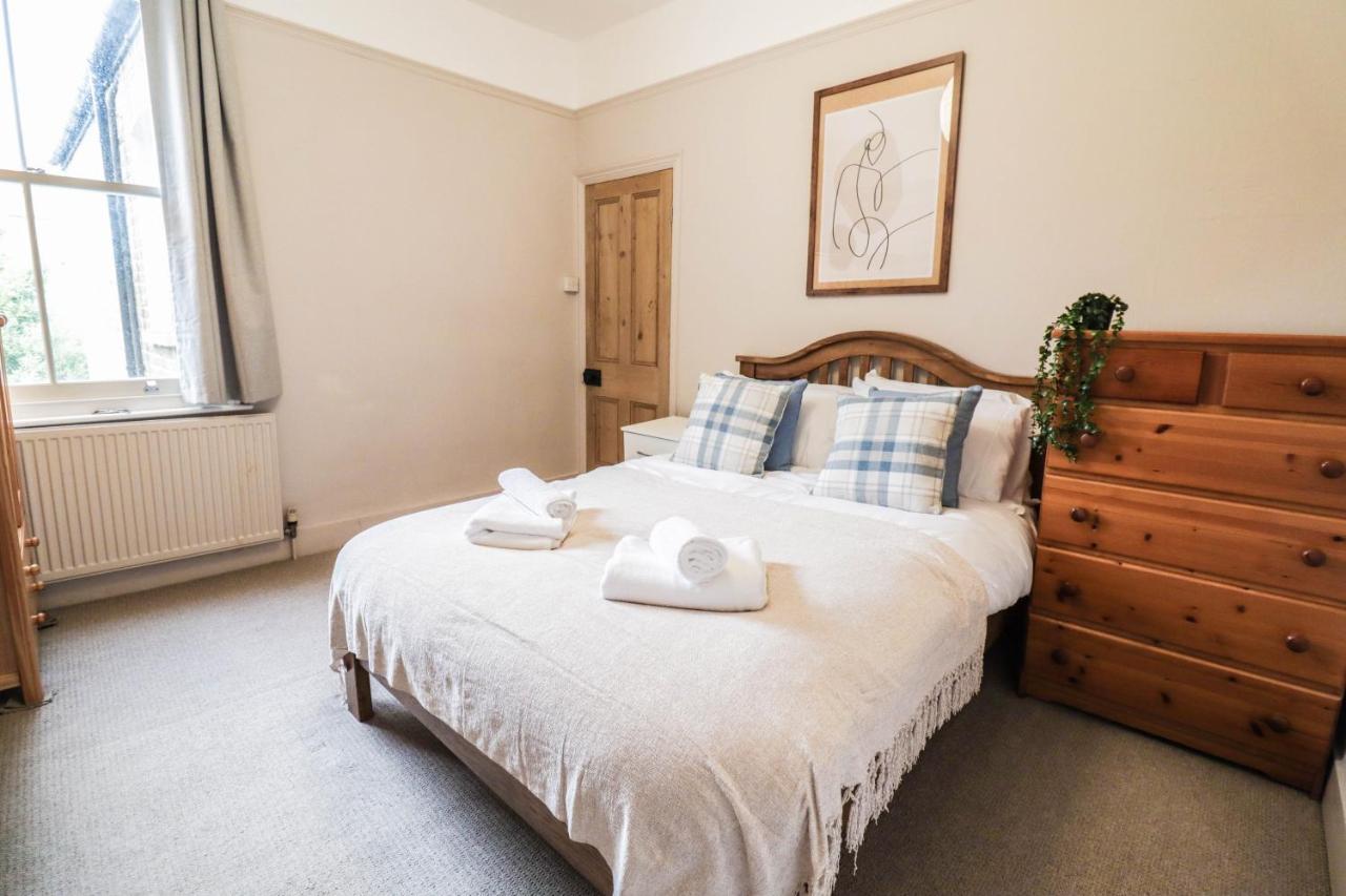 Stunning 5 Bed House In Clapham - Free Wifi! * London