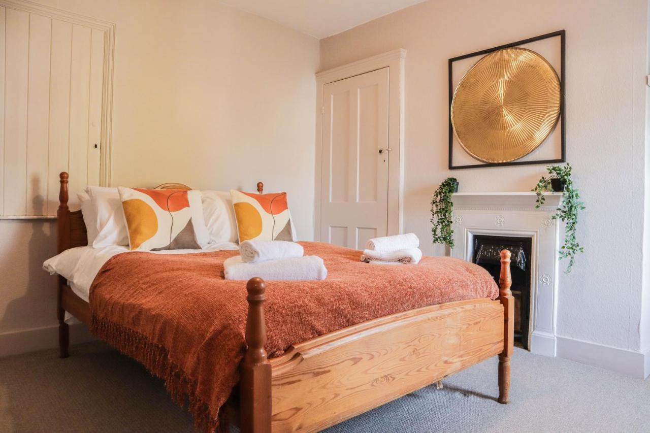 Stunning 5 Bed House In Clapham - Free Wifi! Holiday home London