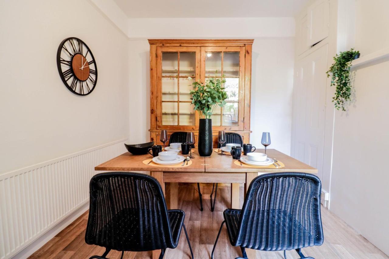 Stunning 5 Bed House In Clapham - Free Wifi! London