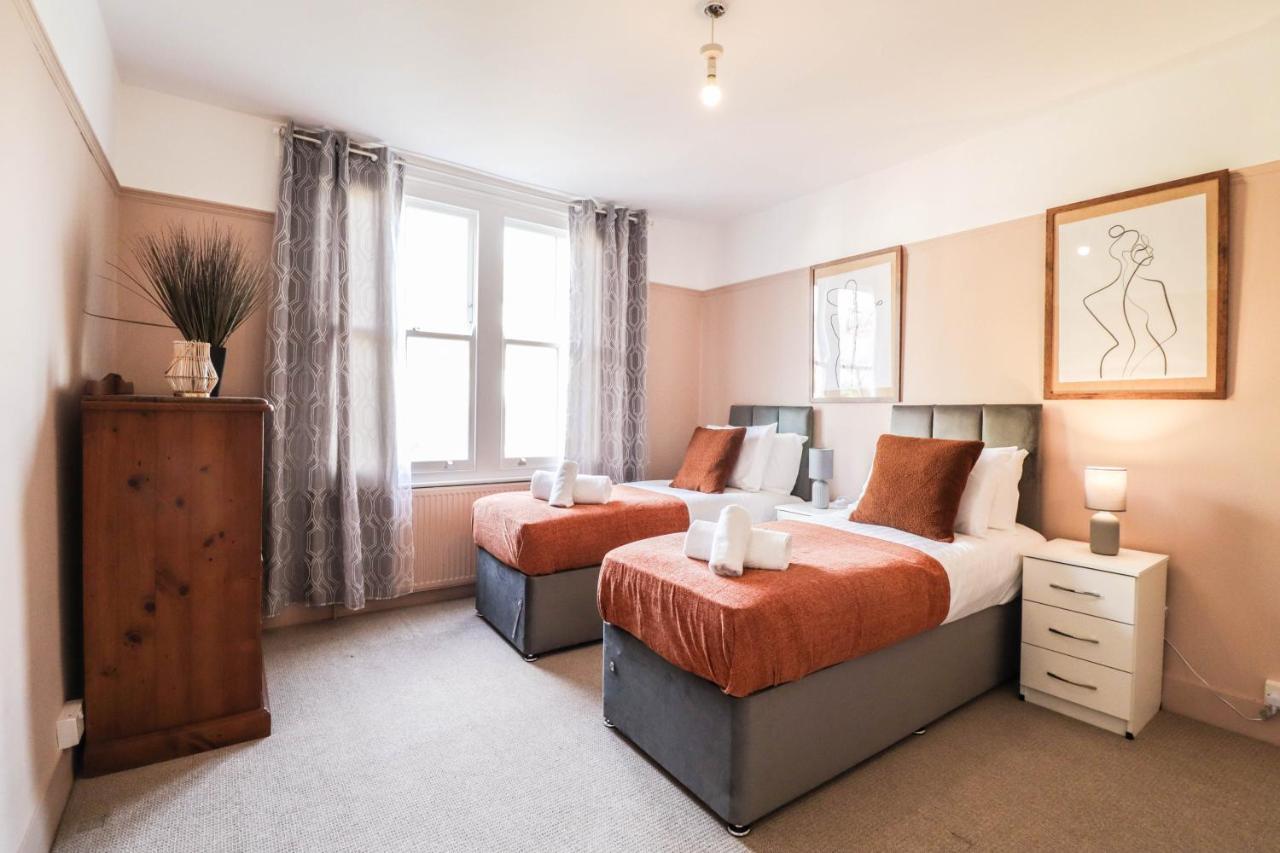 Holiday home Stunning 5 Bed House In Clapham - Free Wifi! London
