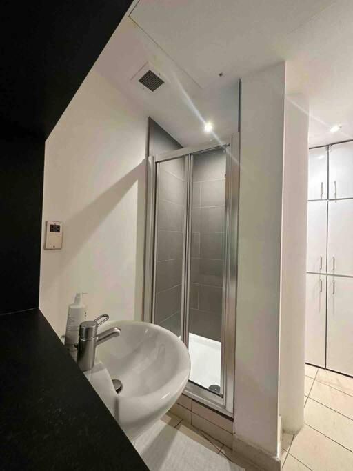1 Bedroom In St Piccadilly Hy10 London
