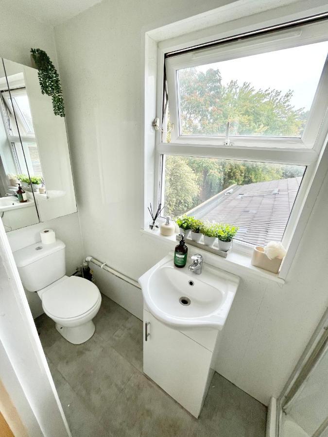 Luxury En-suite Double Bedroom Stratford E15 Guest house