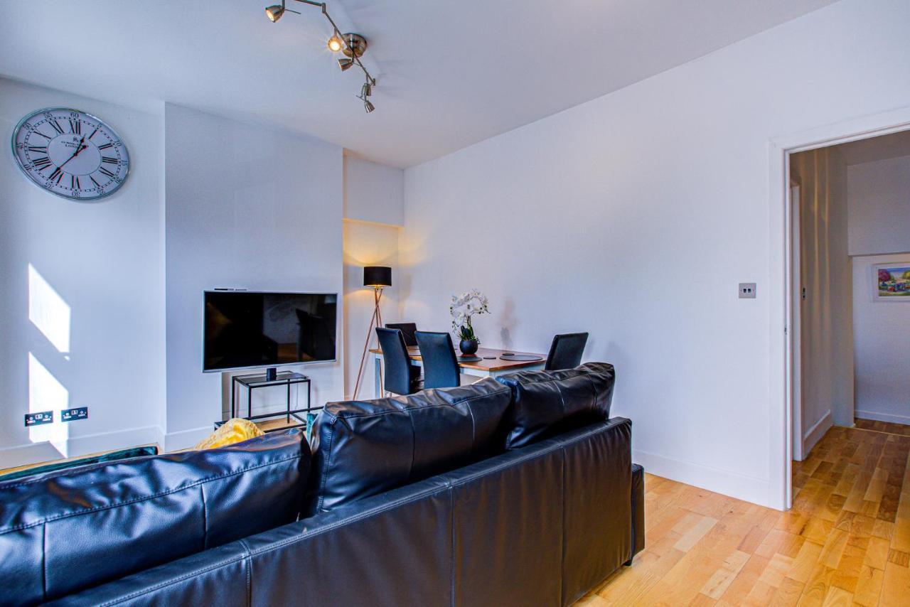 Peckham Plaza Apartment *