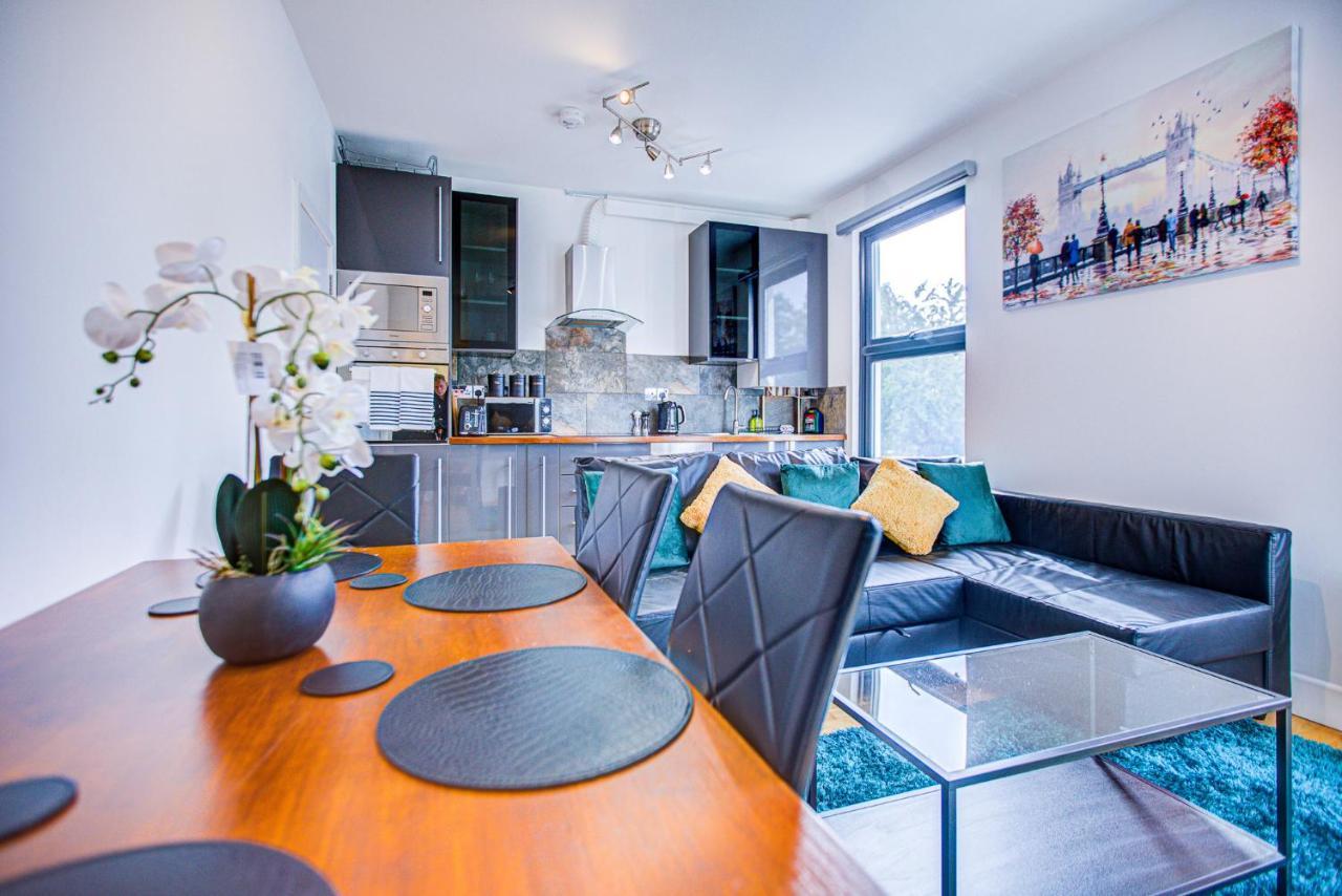 Peckham Plaza Apartment *