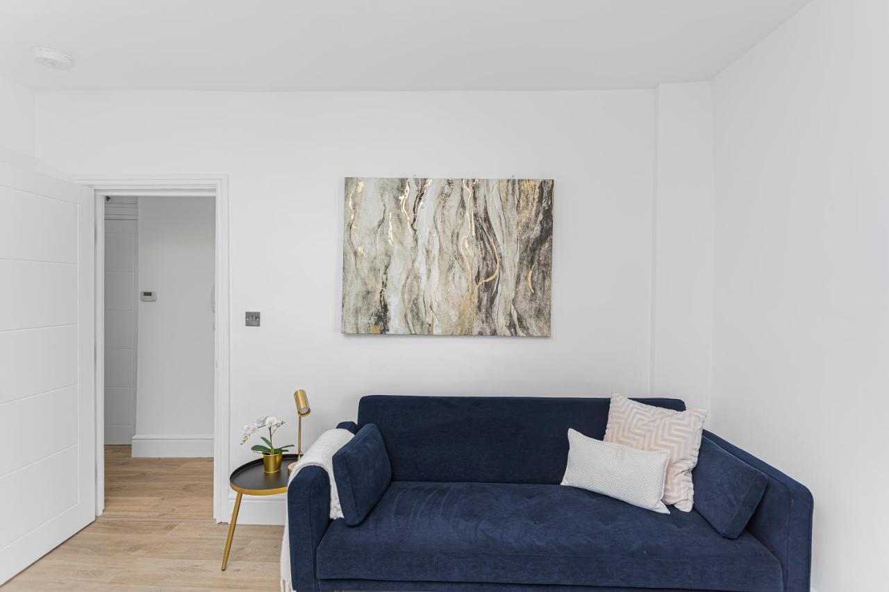 Modern 3 And 2 Bedroom In Maida Vale Londen