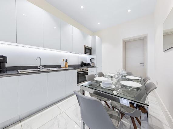 Harley Street Luxury Snug